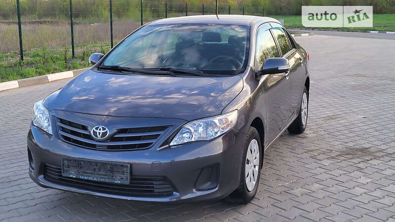 Седан Toyota Corolla 2011 в Жовтих Водах