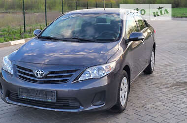 Седан Toyota Corolla 2011 в Жовтих Водах