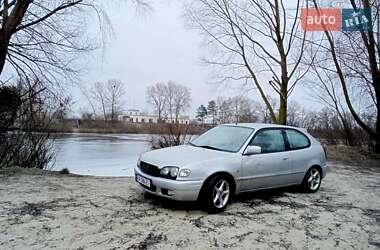 Хэтчбек Toyota Corolla 2000 в Великом Березном