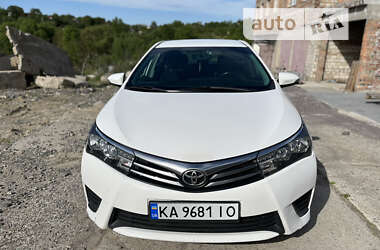 Седан Toyota Corolla 2013 в Виннице