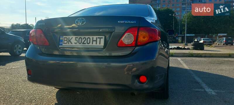 Седан Toyota Corolla 2007 в Рівному