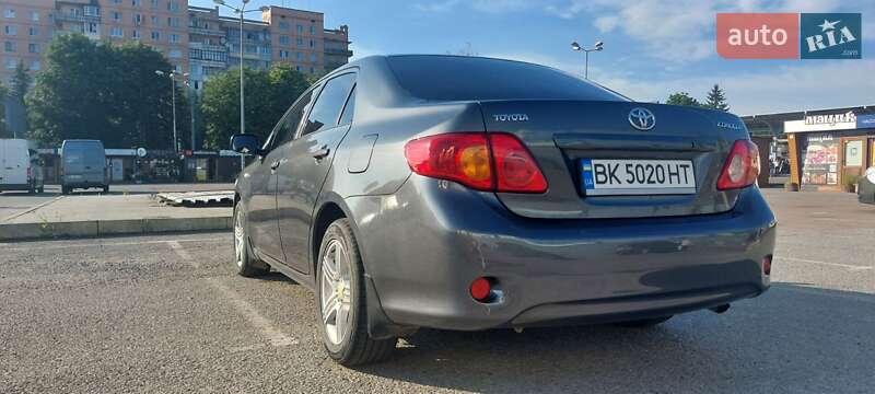 Седан Toyota Corolla 2007 в Рівному