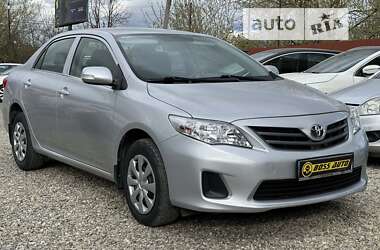 Седан Toyota Corolla 2010 в Коломые