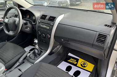 Седан Toyota Corolla 2010 в 