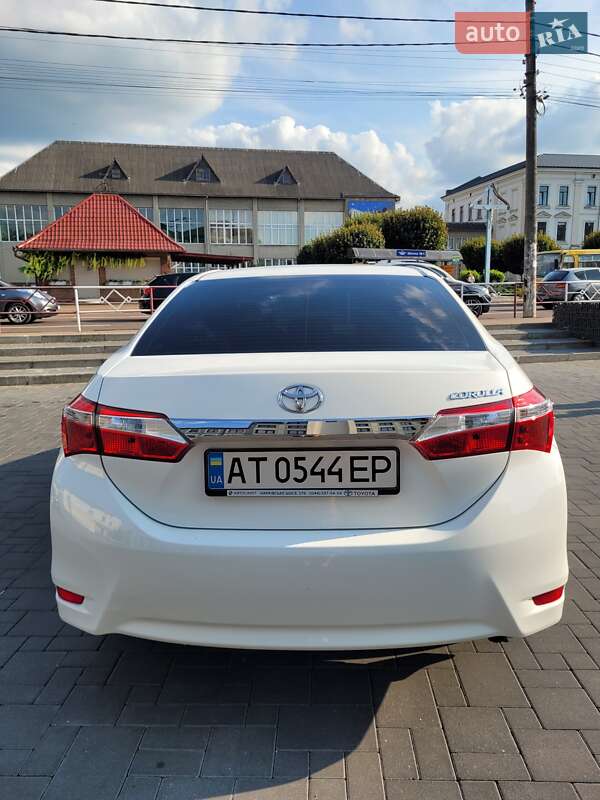 Седан Toyota Corolla 2017 в Коломые