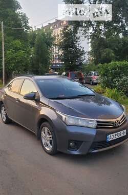 Седан Toyota Corolla 2013 в Ужгороде