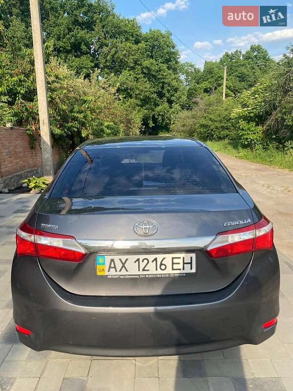 Седан Toyota Corolla 2014 в Полтаві