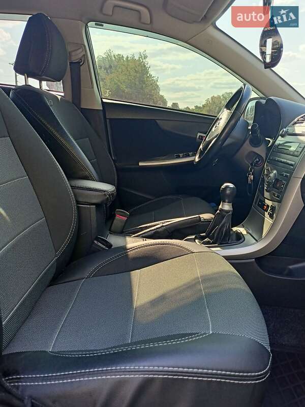 Седан Toyota Corolla 2008 в Виннице