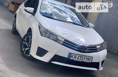 Седан Toyota Corolla 2015 в Киеве