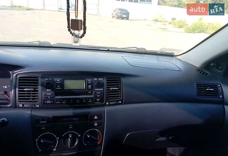 Седан Toyota Corolla 2004 в Харкові