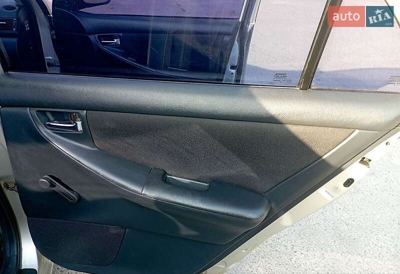 Седан Toyota Corolla 2004 в Харкові