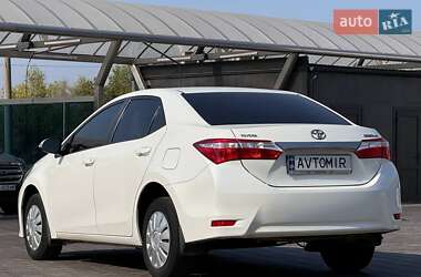 Седан Toyota Corolla 2014 в Запоріжжі