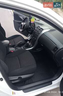 Седан Toyota Corolla 2010 в 