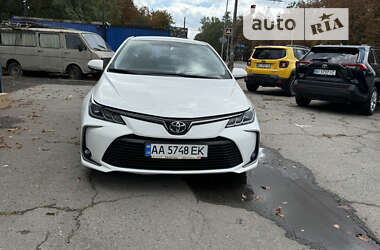 Седан Toyota Corolla 2019 в Полтаве