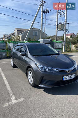 Седан Toyota Corolla 2017 в Львові