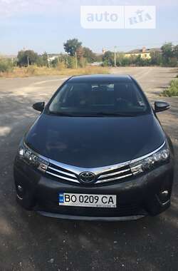 Седан Toyota Corolla 2013 в Волочиске