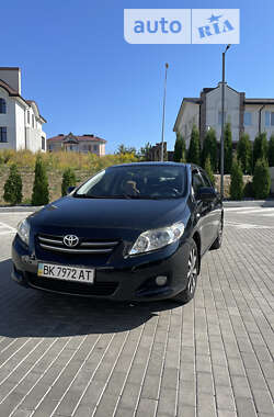 Седан Toyota Corolla 2008 в Ровно