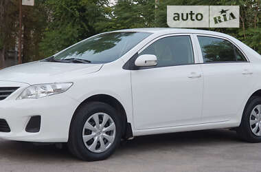 Седан Toyota Corolla 2012 в Жовтих Водах