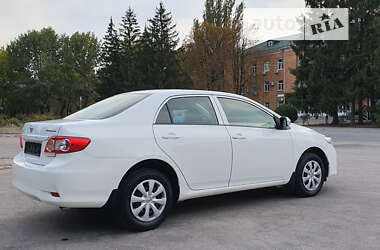 Седан Toyota Corolla 2012 в Жовтих Водах