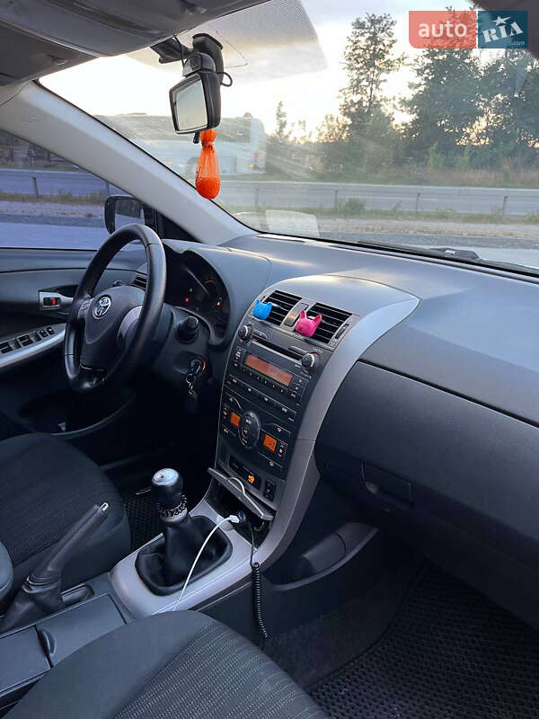 Седан Toyota Corolla 2008 в Тернополі