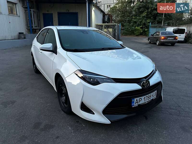 Седан Toyota Corolla 2017 в Запоріжжі