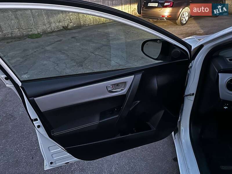 Седан Toyota Corolla 2017 в Запоріжжі