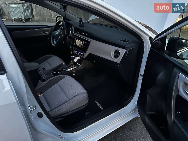 Седан Toyota Corolla 2017 в Запоріжжі