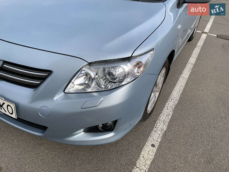 Седан Toyota Corolla 2008 в Киеве