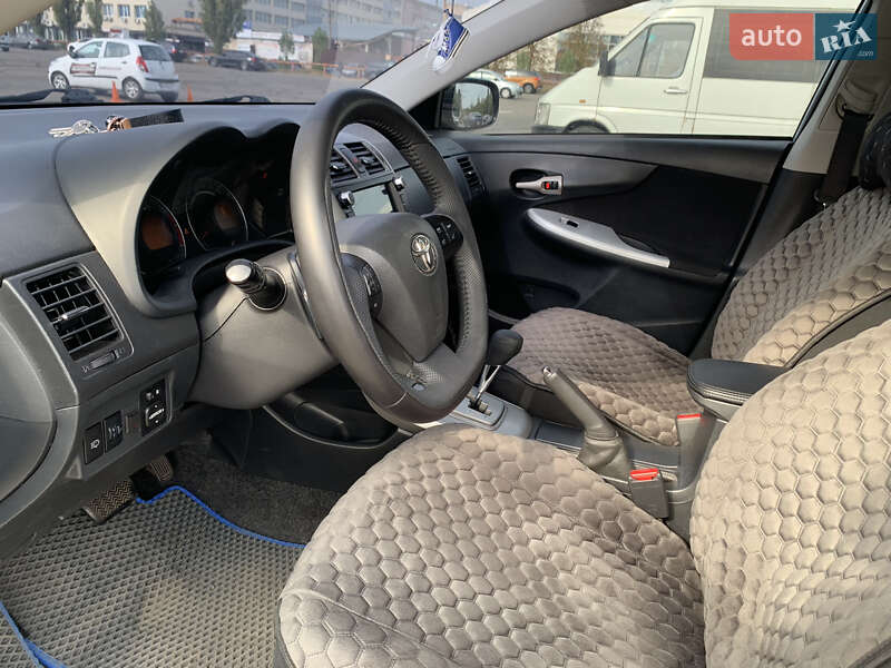 Седан Toyota Corolla 2008 в Киеве