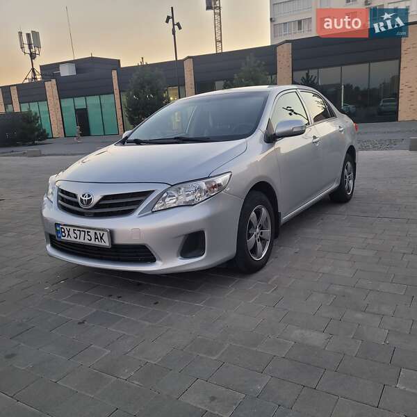 Седан Toyota Corolla 2012 в Хмельницком