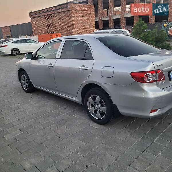 Седан Toyota Corolla 2012 в Хмельницком