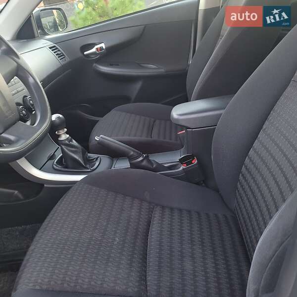 Седан Toyota Corolla 2012 в Хмельницком
