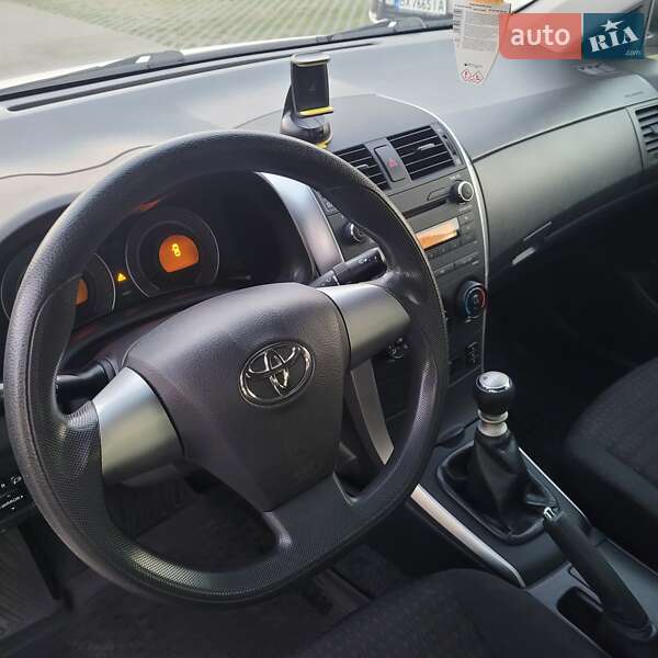 Седан Toyota Corolla 2012 в Хмельницком