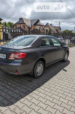 Седан Toyota Corolla 2010 в Нововолинську