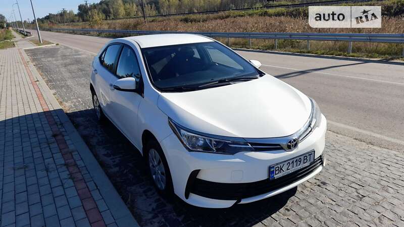 Седан Toyota Corolla 2016 в Рівному