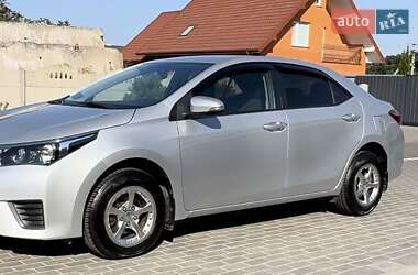 Седан Toyota Corolla 2015 в Луцьку