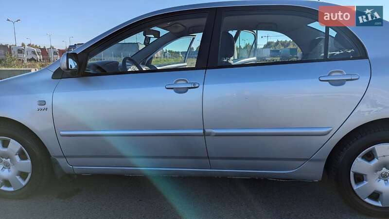 Седан Toyota Corolla 2003 в Львове