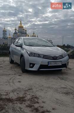 Седан Toyota Corolla 2013 в 