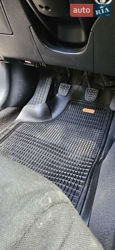 Седан Toyota Corolla 2003 в Нововолинську