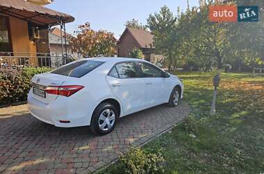 Седан Toyota Corolla 2016 в Ужгороде