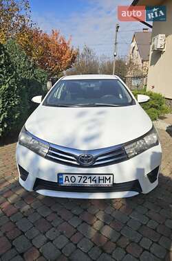 Седан Toyota Corolla 2016 в Ужгороде