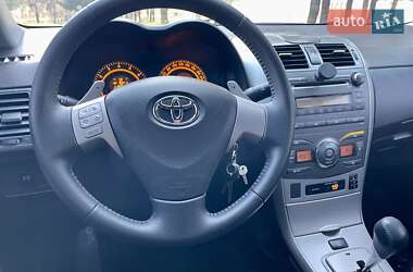 Седан Toyota Corolla 2008 в Ровно