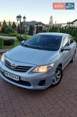 Седан Toyota Corolla 2010 в Стрые