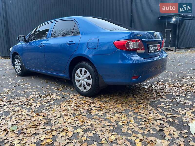 Седан Toyota Corolla 2011 в Киеве