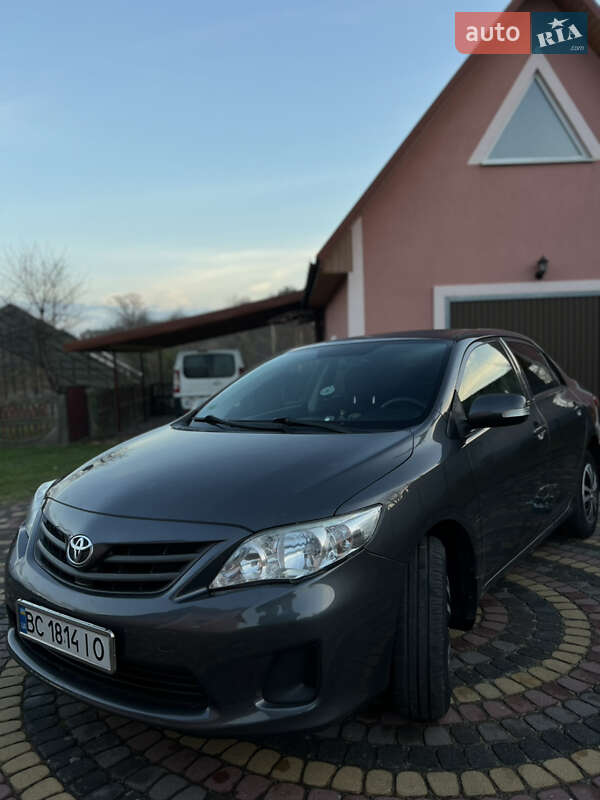 Седан Toyota Corolla 2012 в Львове