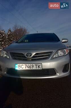 Седан Toyota Corolla 2013 в Львові