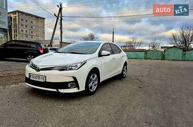 Седан Toyota Corolla 2017 в Києві