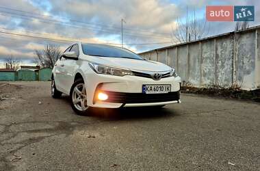 Седан Toyota Corolla 2017 в Києві