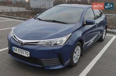 Седан Toyota Corolla 2018 в Киеве