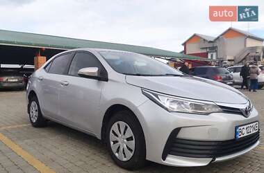 Седан Toyota Corolla 2017 в Львове